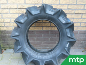 Felgensatz mit Shibaura ST330/ST333 Rasenreifen